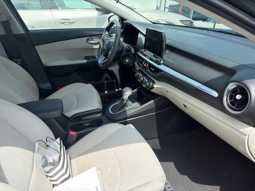 Gravity Gray 2023 Kia Forte LXS