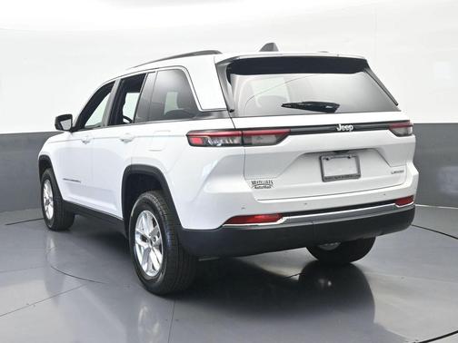 Bright White Clearcoat 2026 Jeep Grand Cherokee Laredo X
