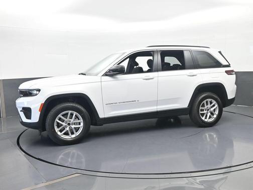 Bright White Clearcoat 2026 Jeep Grand Cherokee Laredo X