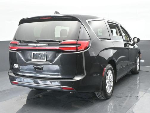 2023 Chrysler Pacifica Touring-L