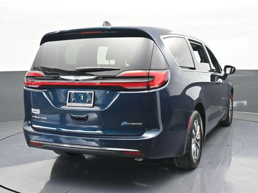 2025 Chrysler Pacifica Hybrid Select