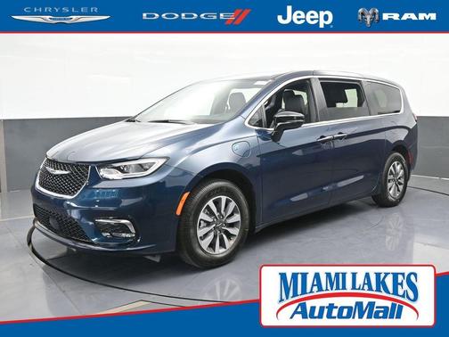 2025 Chrysler Pacifica Hybrid Select