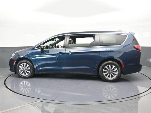 2025 Chrysler Pacifica Hybrid Select