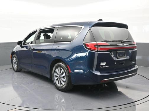 2025 Chrysler Pacifica Hybrid Select