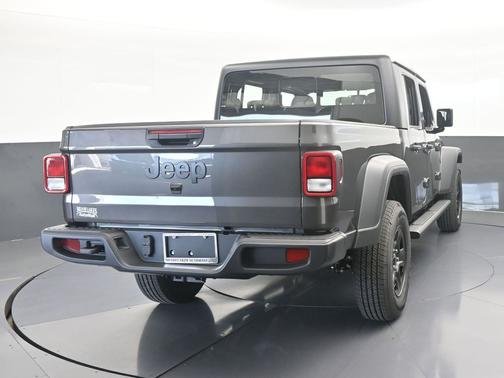 Granite Crystal Metallic Clearcoat 2026 Jeep Gladiator Sport