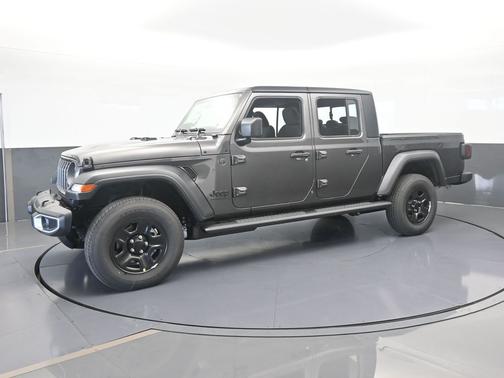 Granite Crystal Metallic Clearcoat 2026 Jeep Gladiator Sport