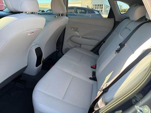 2024 Hyundai KONA SE