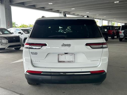 Bright White Clearcoat 2025 Jeep Grand Cherokee L Laredo