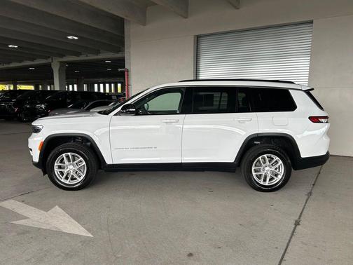 Bright White Clearcoat 2025 Jeep Grand Cherokee L Laredo