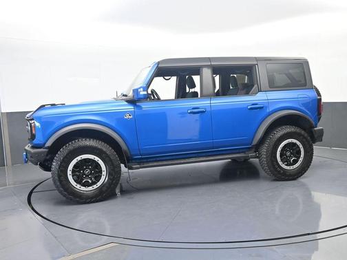 Blue Metallic 2022 Ford Bronco Outer Banks