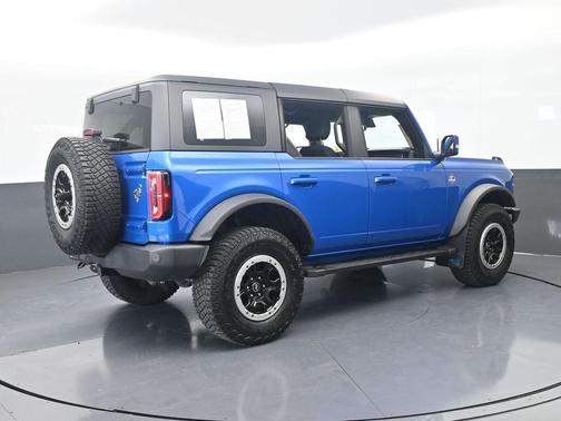 Blue Metallic 2022 Ford Bronco Outer Banks