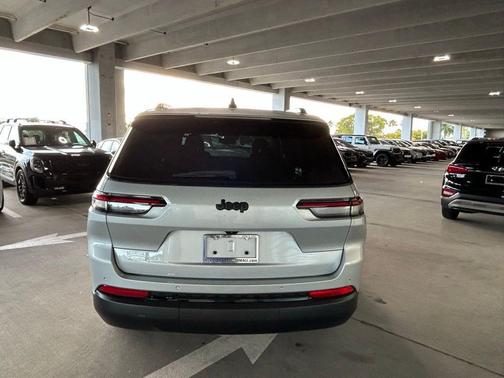 2023 Jeep Grand Cherokee L Laredo