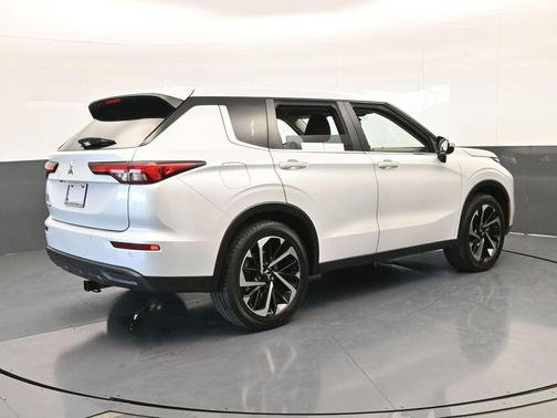 2022 Mitsubishi Outlander ES