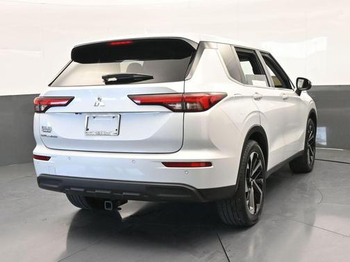 2022 Mitsubishi Outlander ES