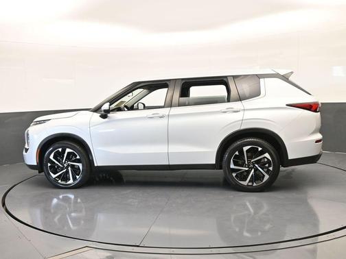 2022 Mitsubishi Outlander ES