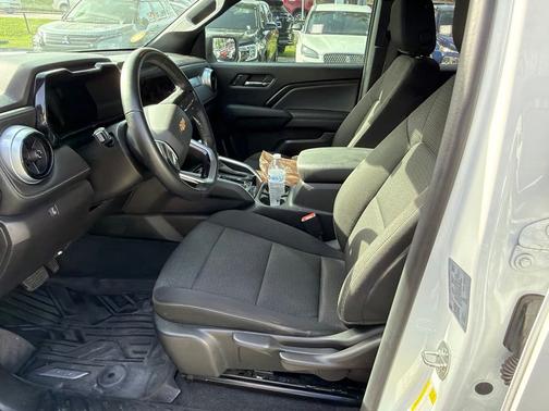 Summit White 2023 Chevrolet Colorado LT