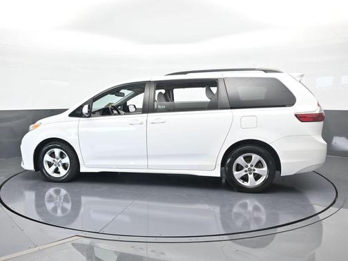 2020 Toyota Sienna LE
