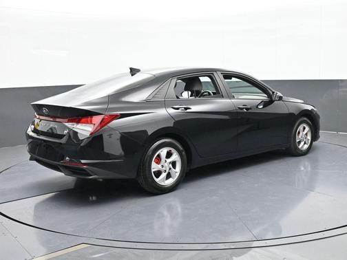 2023 Hyundai ELANTRA SE