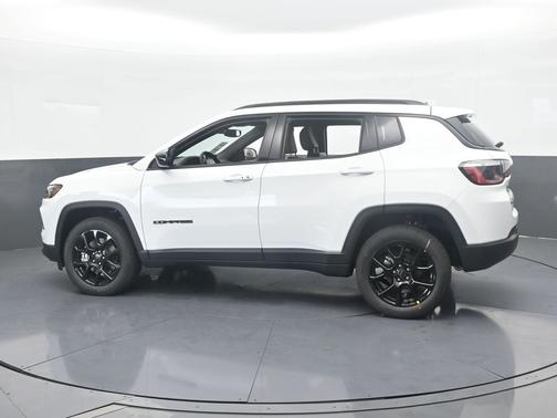 Bright White Clearcoat 2026 Jeep Compass Latitude