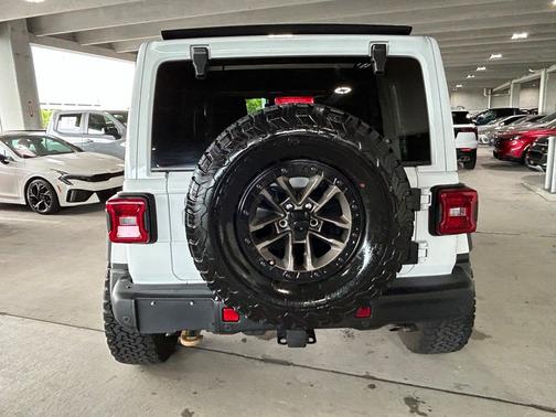 Bright White Clearcoat 2024 Jeep Wrangler Rubicon 392