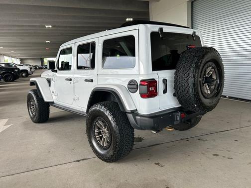 Bright White Clearcoat 2024 Jeep Wrangler Rubicon 392