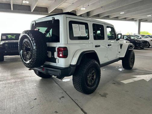 Bright White Clearcoat 2024 Jeep Wrangler Rubicon 392