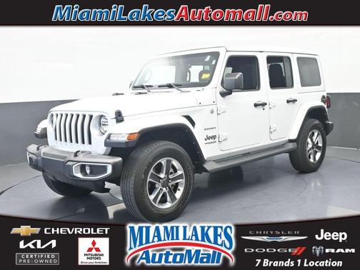 Bright White Clearcoat 2022 Jeep Wrangler Unlimited Sahara