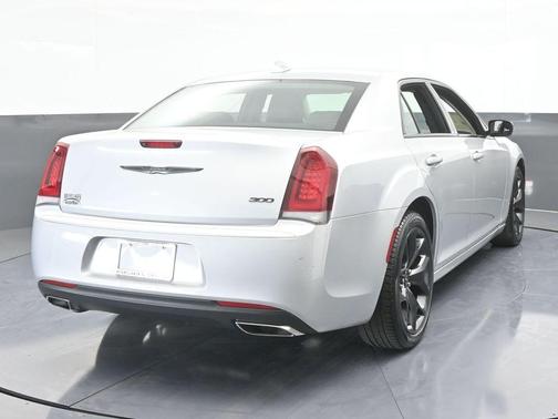 2021 Chrysler 300 Touring