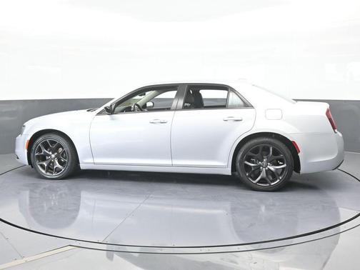 2021 Chrysler 300 Touring