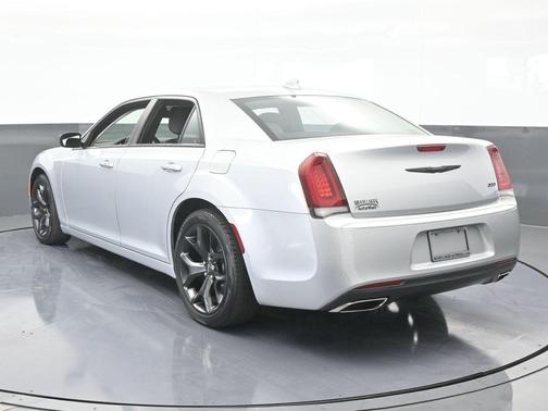 2021 Chrysler 300 Touring