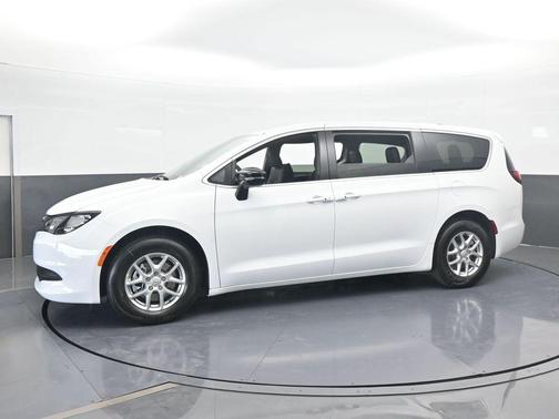2026 Chrysler Voyager LX