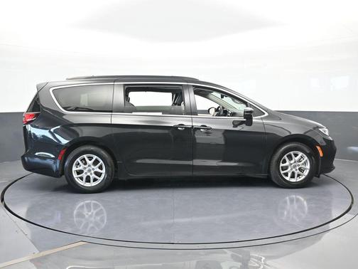 2022 Chrysler Pacifica Touring-L