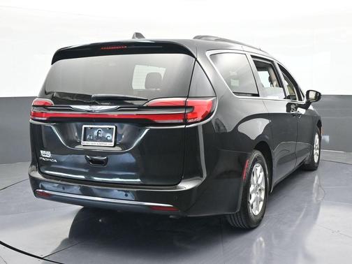 2022 Chrysler Pacifica Touring-L