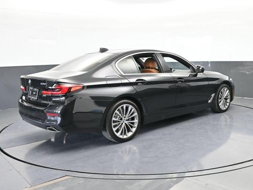 2022 BMW 530 i
