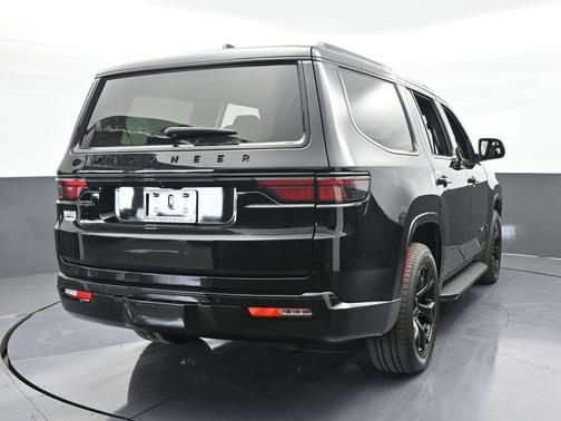 2023 Jeep Wagoneer Series II