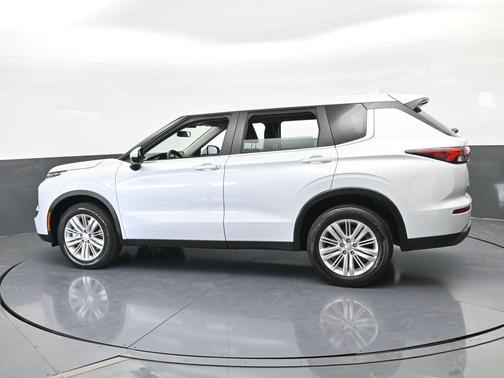 2023 Mitsubishi Outlander ES