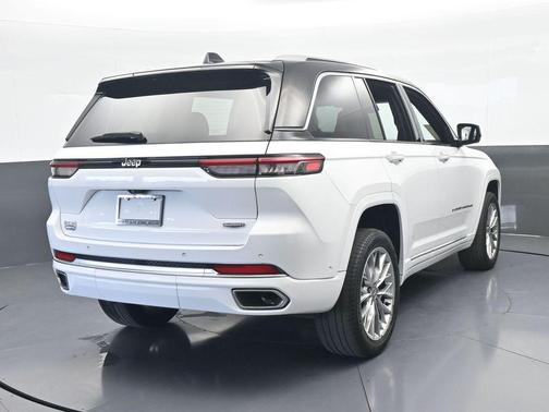 2022 Jeep Grand Cherokee Summit
