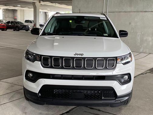 Bright White Clearcoat 2022 Jeep Compass Latitude