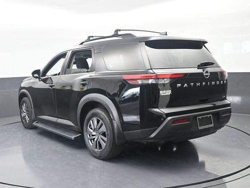 Super Black 2024 Nissan Pathfinder SV