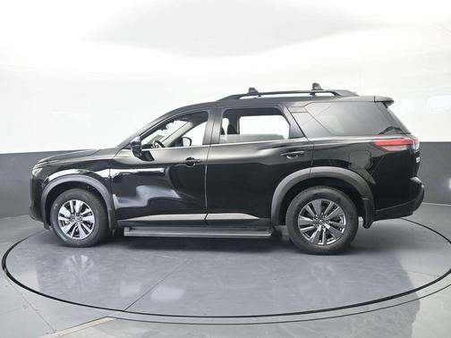 Super Black 2024 Nissan Pathfinder SV