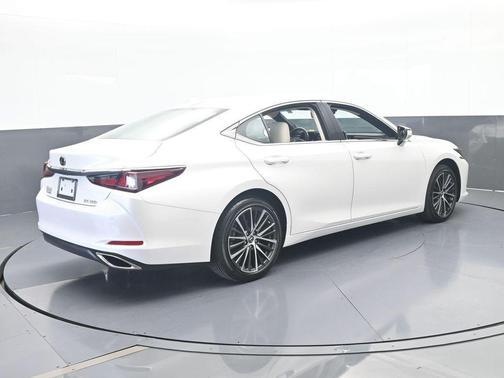 White Pearl 2025 Lexus ES 350 350