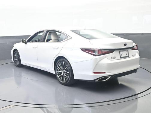 White Pearl 2025 Lexus ES 350 350