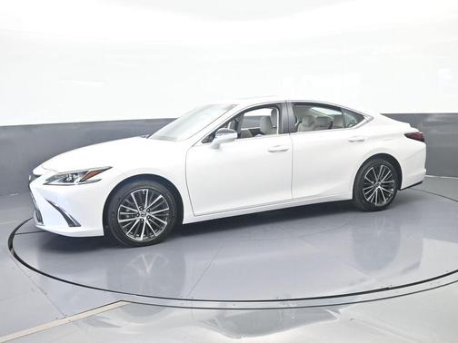 White Pearl 2025 Lexus ES 350 350