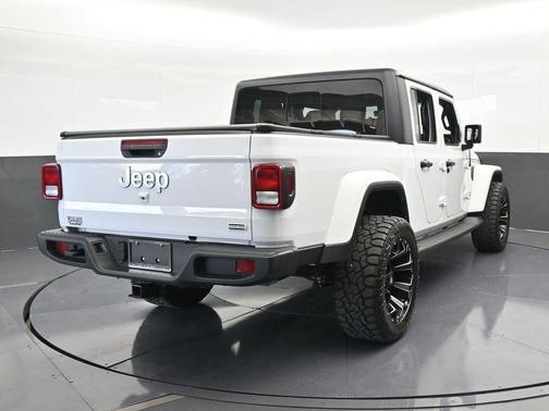 2022 Jeep Gladiator Overland