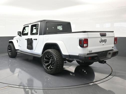 2022 Jeep Gladiator Overland