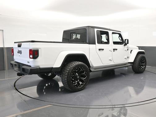 2022 Jeep Gladiator Overland