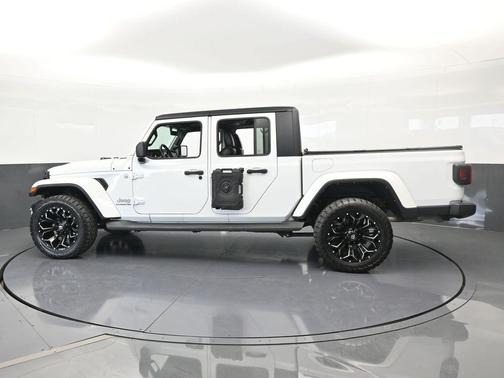 2022 Jeep Gladiator Overland