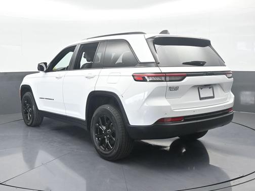 Bright White Clearcoat 2024 Jeep Grand Cherokee Altitude X