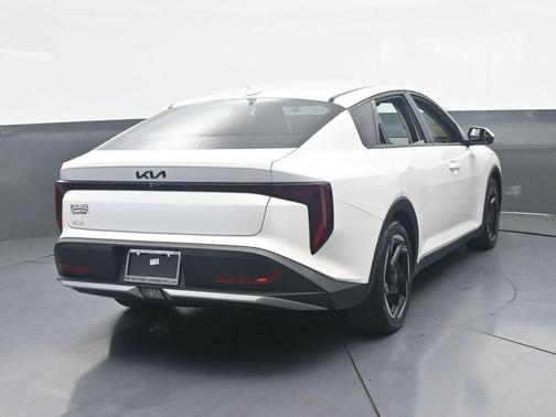 Snow White Pearl 2025 Kia K4 EX
