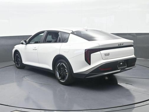 Snow White Pearl 2025 Kia K4 EX